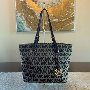 Michael Kors signature Jet Set tote/shoulder bag EUC